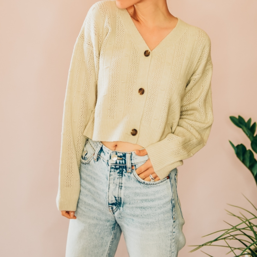 CREAM V-NECK CROPPED BUTTON UP KNIT CARDIGAIN STYLE SWEATER